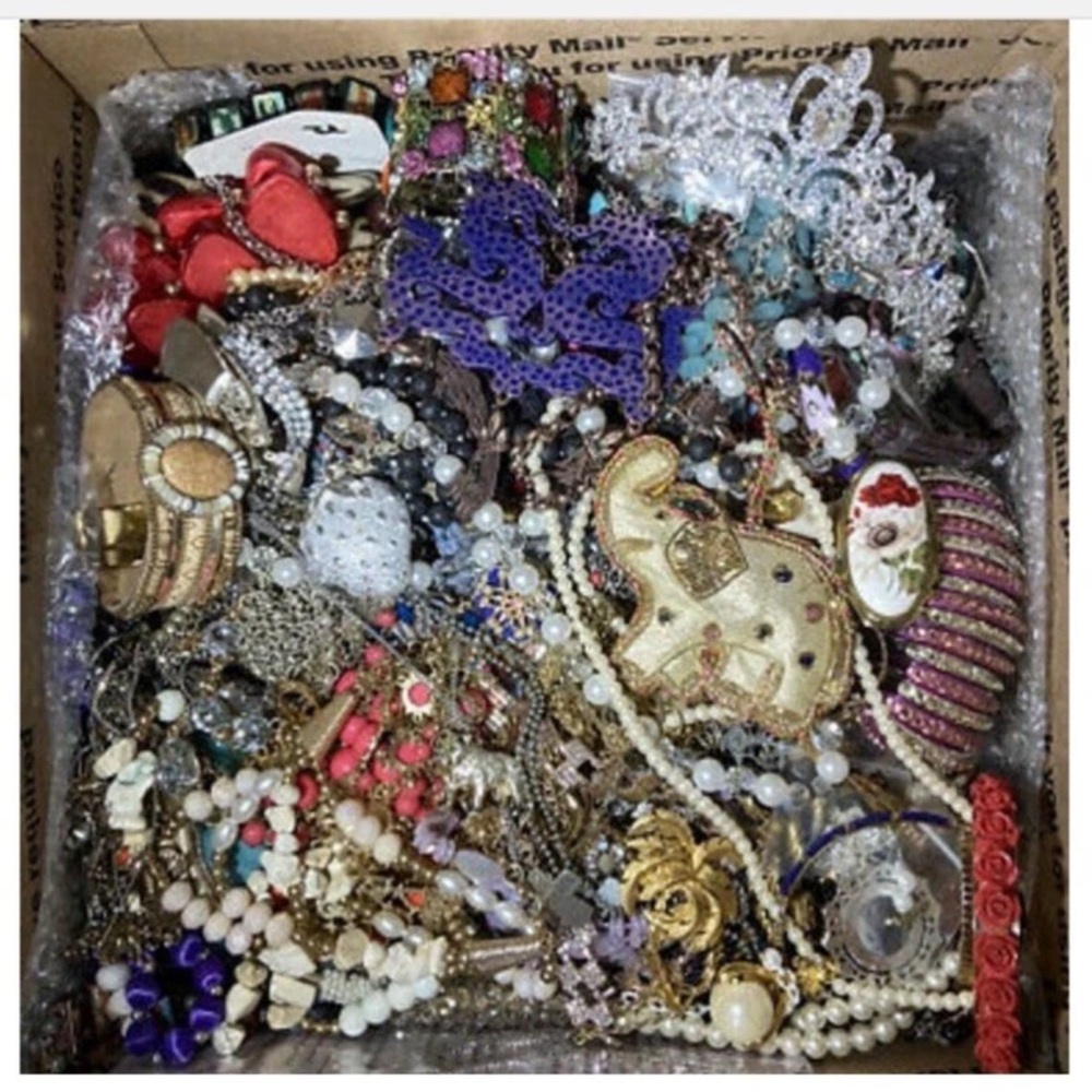 BDJ 2 LB Wearable Jewelry Lot • Everyday • Treasure Hunt • Estate Finds + More! - Picture 9 of 10